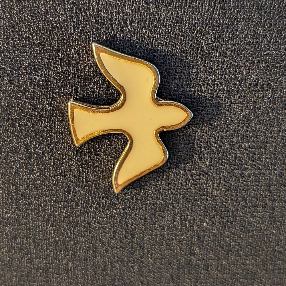 Vintage Dove Pin Brooch cream enamel gold tone with tack backing 1970 Christian